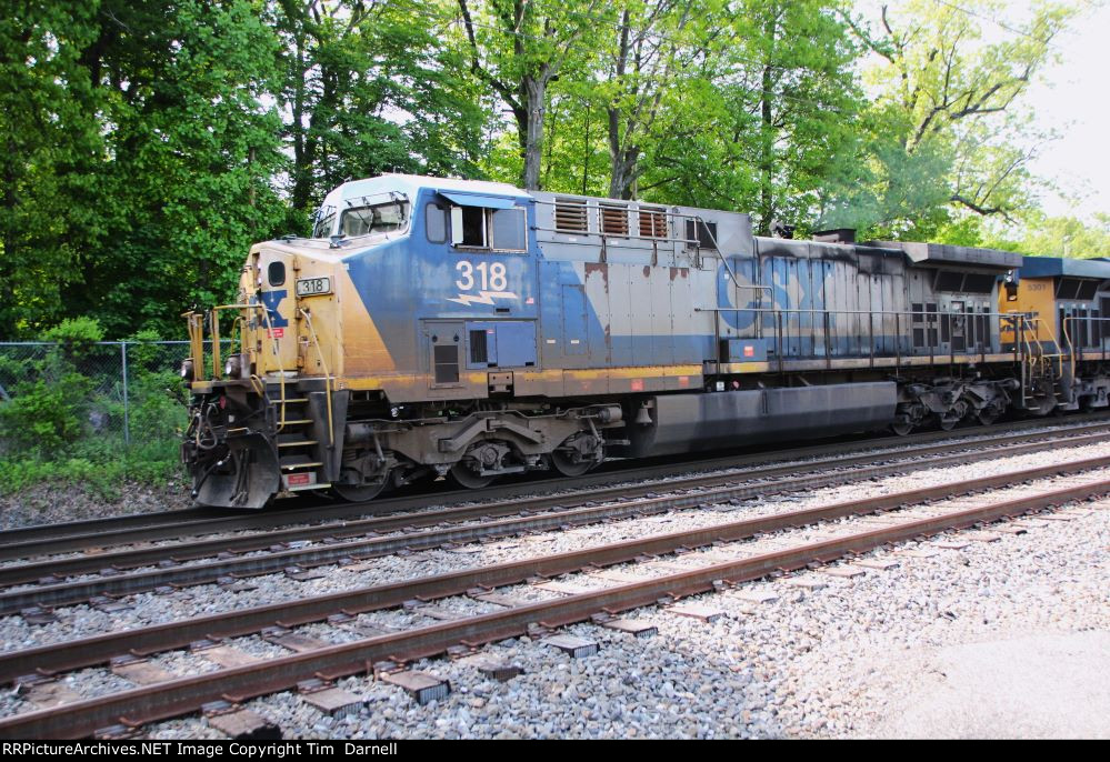 CSX 318 on M404